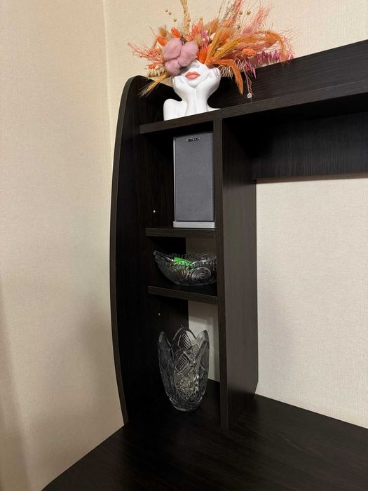 Стіл комп'ютерний стіл підвісний для навчання та роботи гарний стан