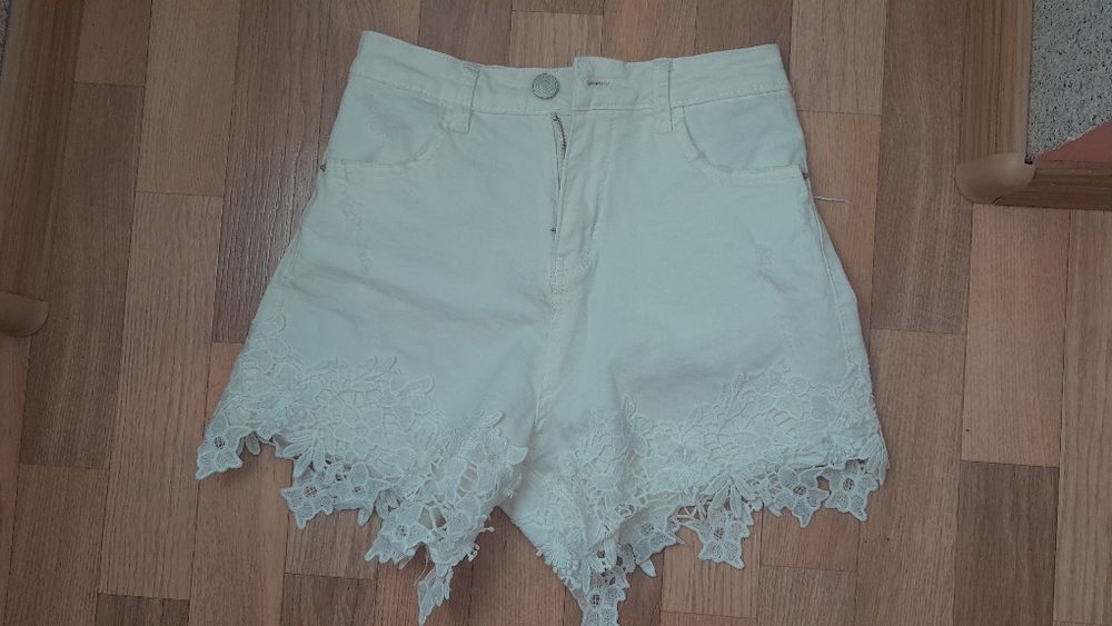 Шорти джинові білі жіночі