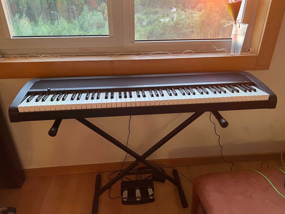 Korg B2 Digital Piano com pedal Korg PU-2