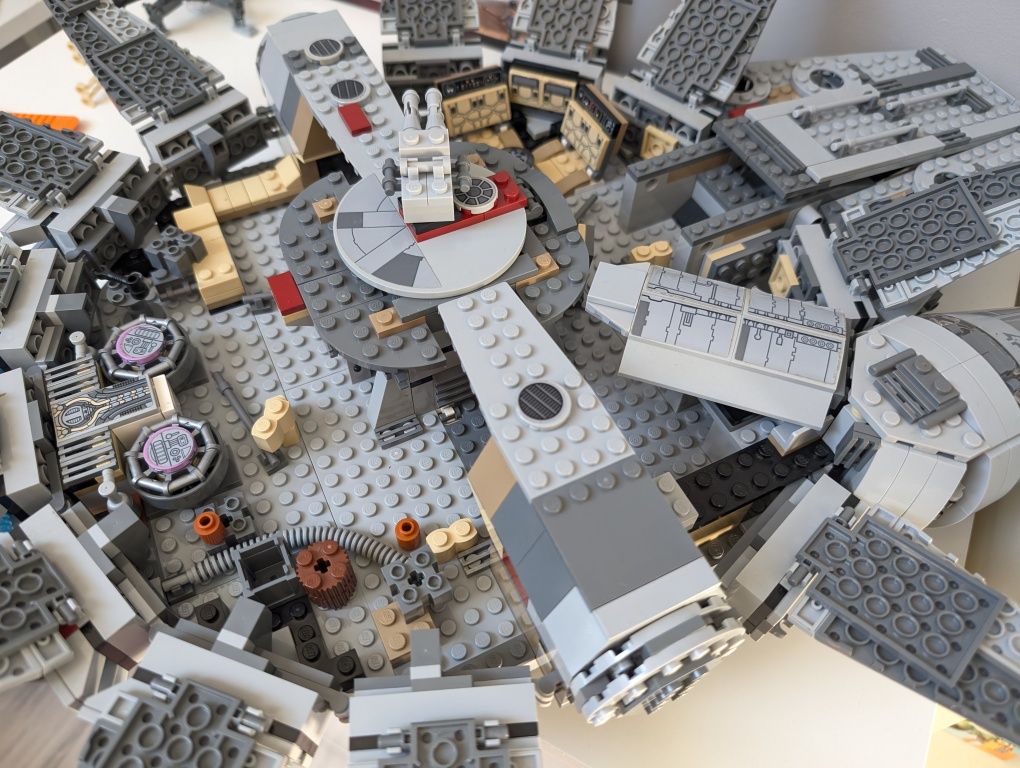 Lego 75105 Millennium Falcon kompletny