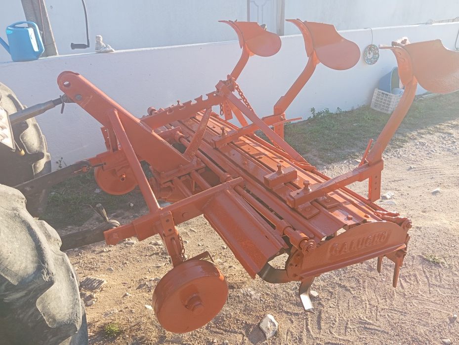 Frese Galucho FN 170 e abre regos