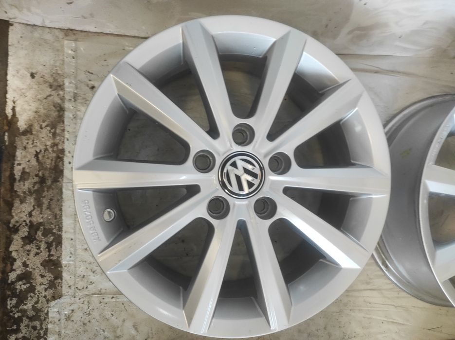 137 Felgi aluminiowe ORYGINAŁ VW Volkswagen R 16 5x112 Bardzo Ładne