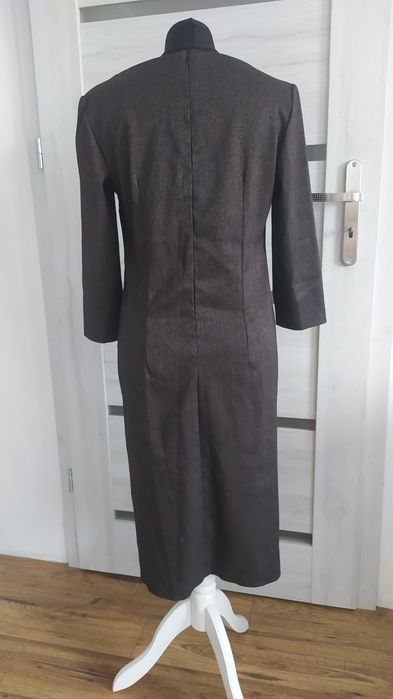 Sukienka z błyszczącą nitką