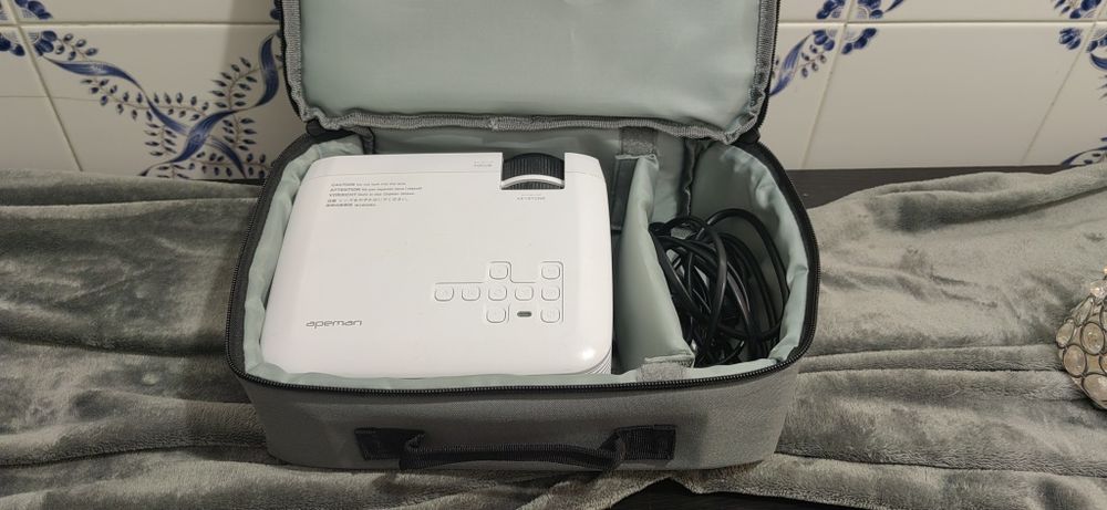 VENDO OU TROCO: projetor de vídeo digital Apeman LC350. 
projetor de v