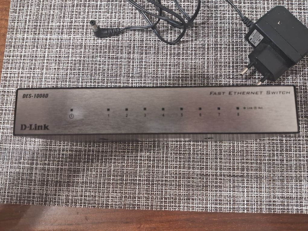 Комутатор D-Link DES-1008D