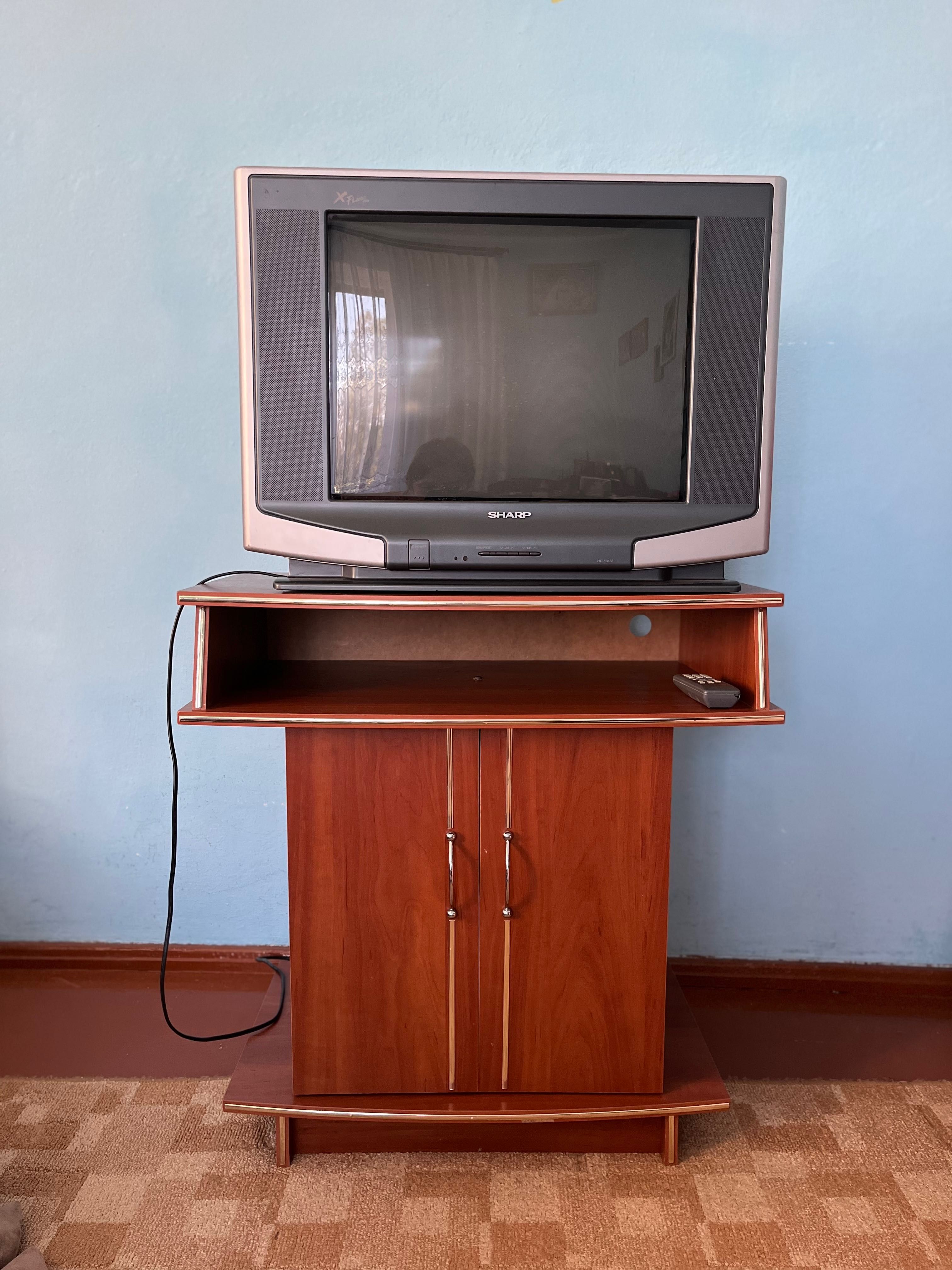 Телевізор і тумба