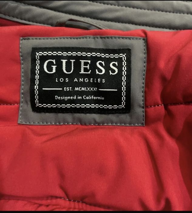 Blusão Guess Alcochoado e relente à àgua tamanho S