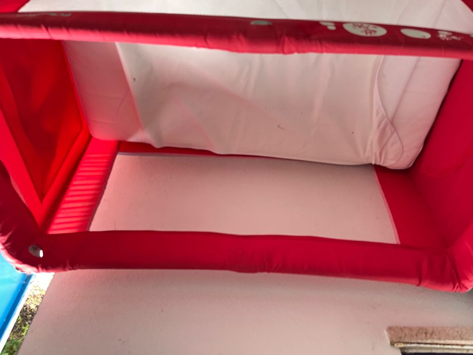 Cama de viagem da pré-natal com o colchão incluído em ótimo estado