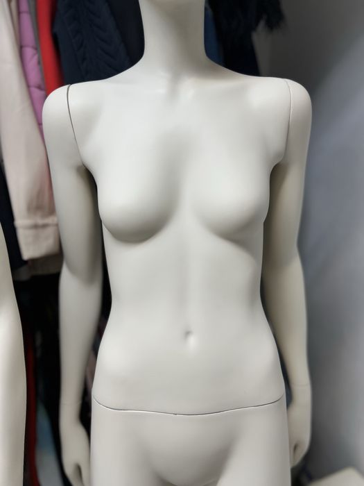 Manekiny wystawowe sklepowe