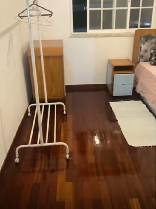 Vendo mobilia de quarto menino, cama com gavetas, colchao incluido.
