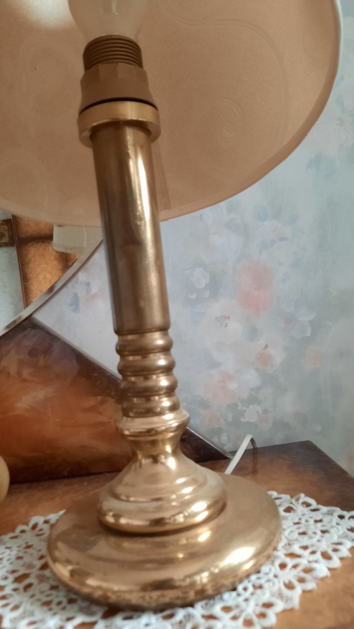 Stara lampa na stół ,komodę lub biurko.