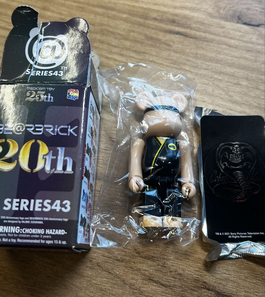 Bearbrick seria 43 Cobra Kai