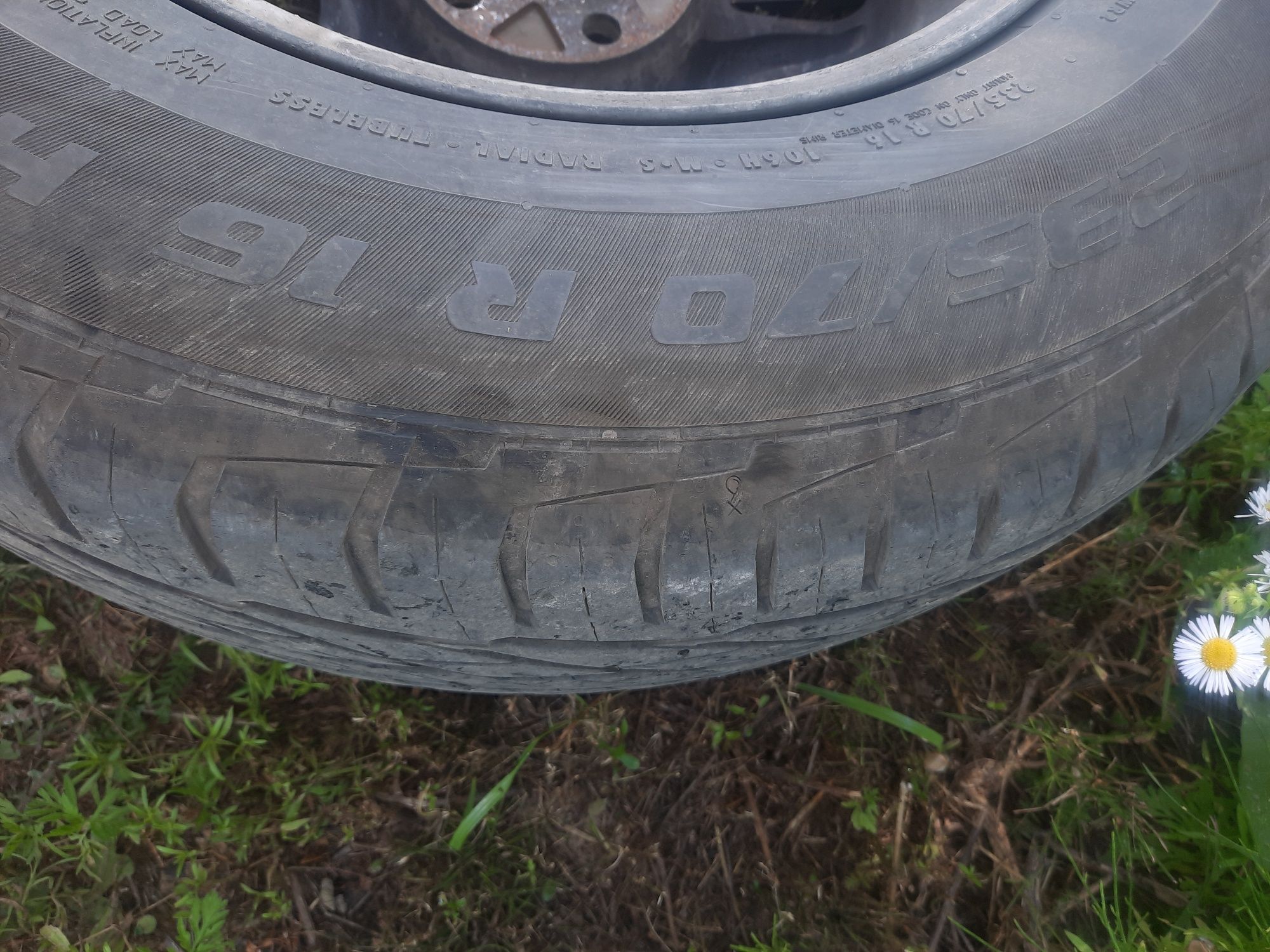 Автомобільні шини 235/70R16