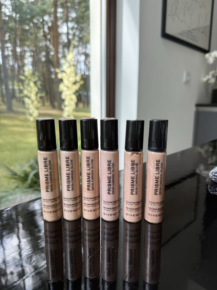 Podkład Givenchy Prisme Libre Skin-Caring Glow