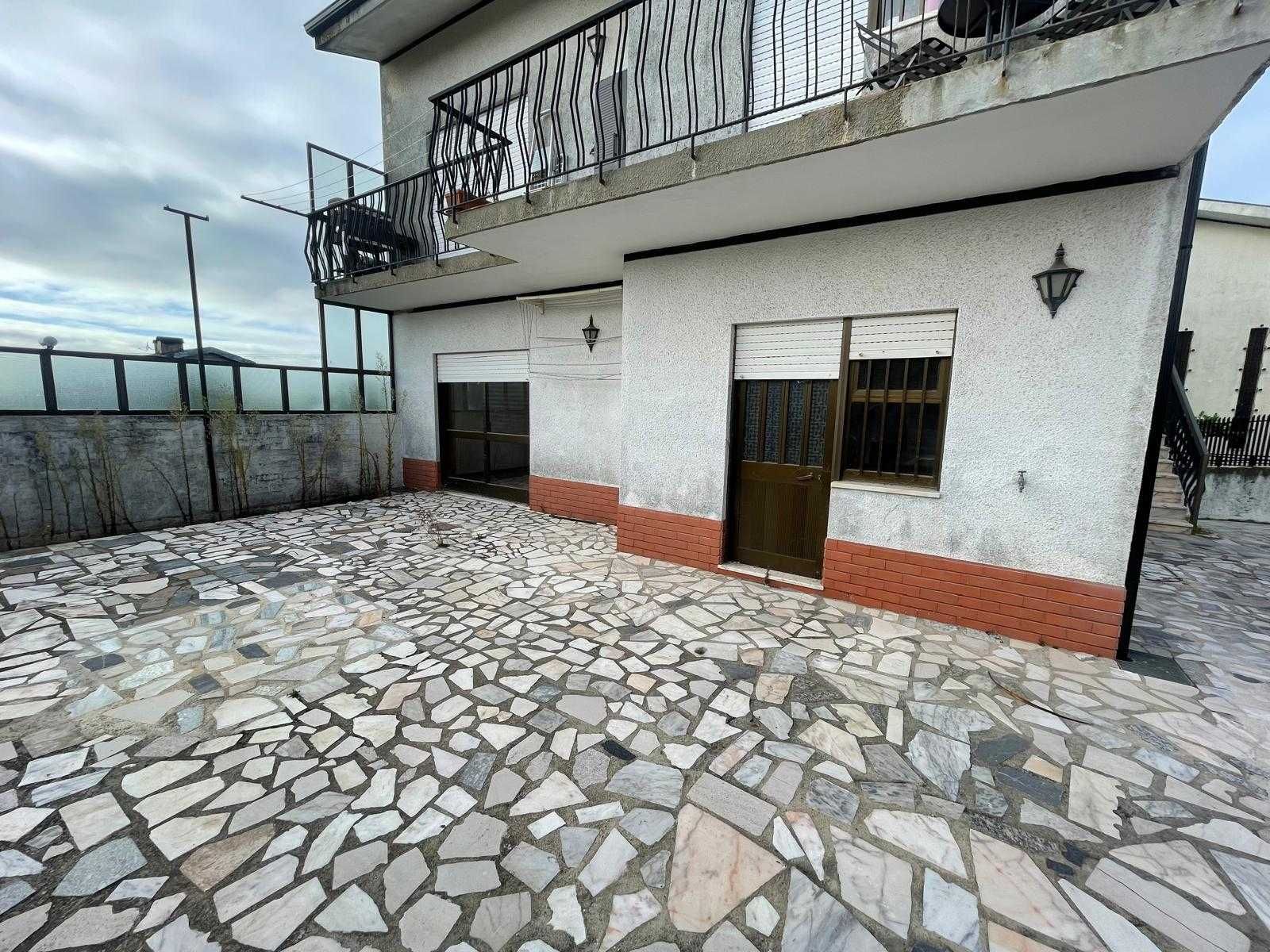 Andar Moradia T2+1 com anexo, Rés do Chão, em Baguim do Monte