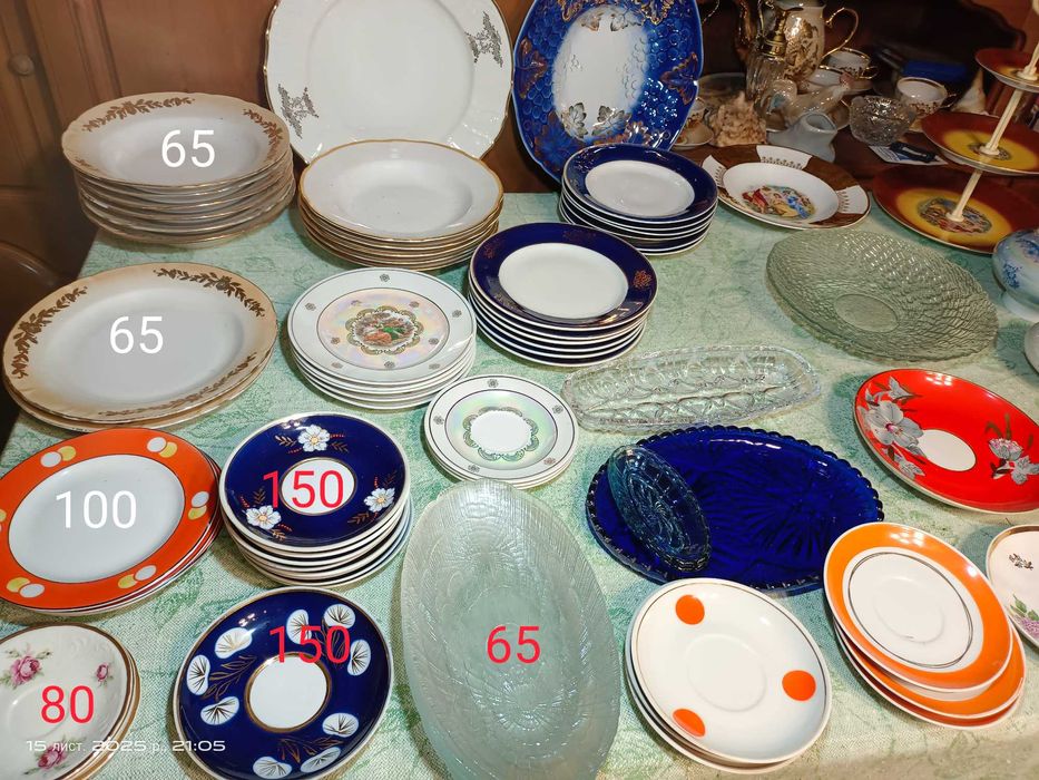 Тарелки, блюда , блюдца сервизов .