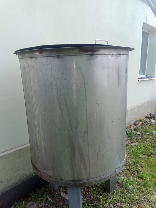 Ємкість з нержавіючої сталі 800 літрів.
