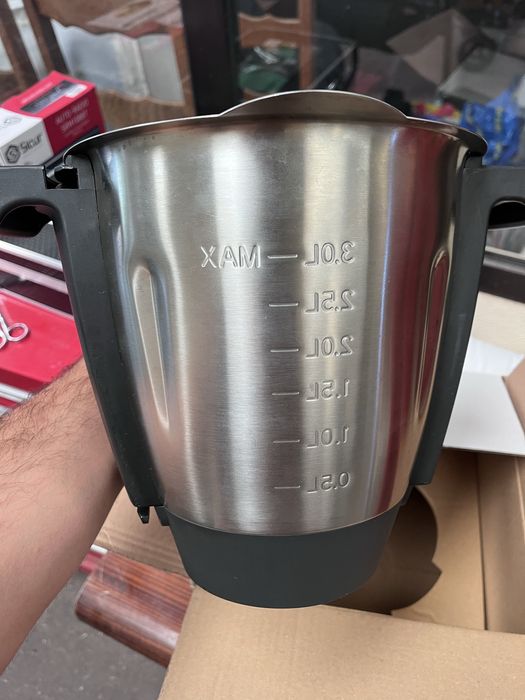 Copo Monsieur Cuisine Smart DANIFICADO