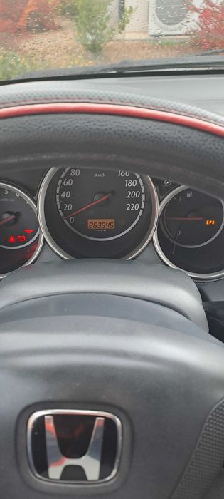 Sprzedam Hondę Jazz, długie opłaty...