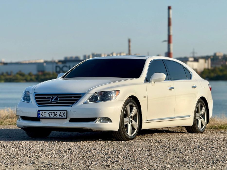 Lexus LS ottoman