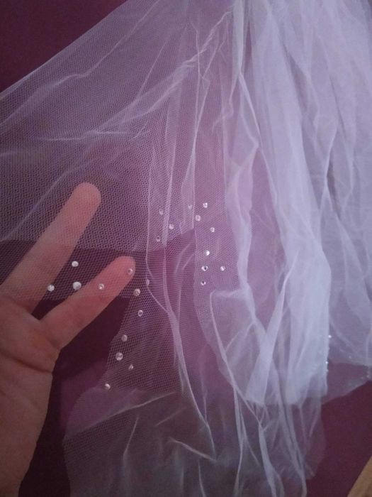 Krótki welon 65 cm z cyrkoniami ze spinką