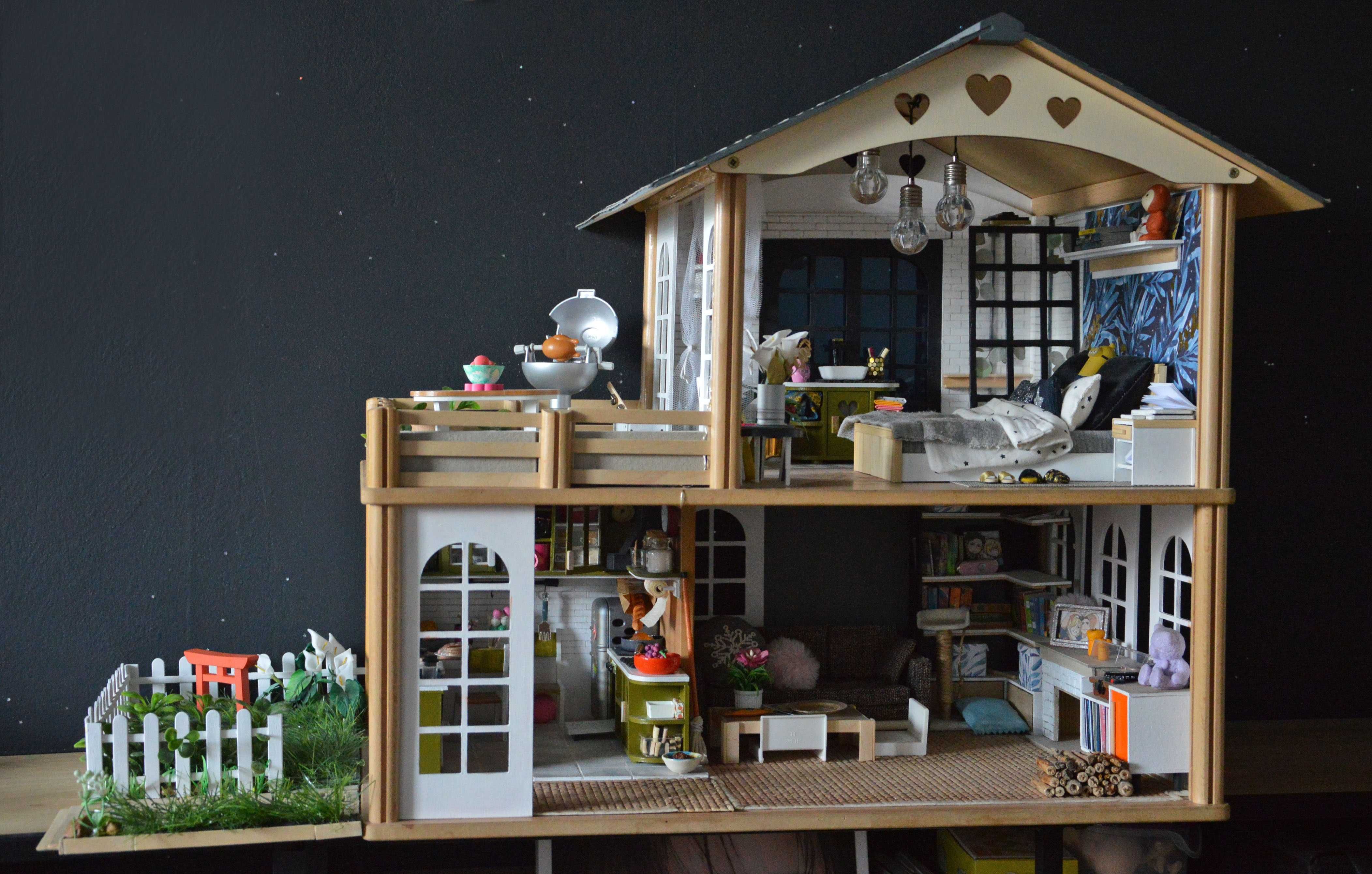 Drewniany domek dla lalek 1:12 z mebelkami HANDMADE