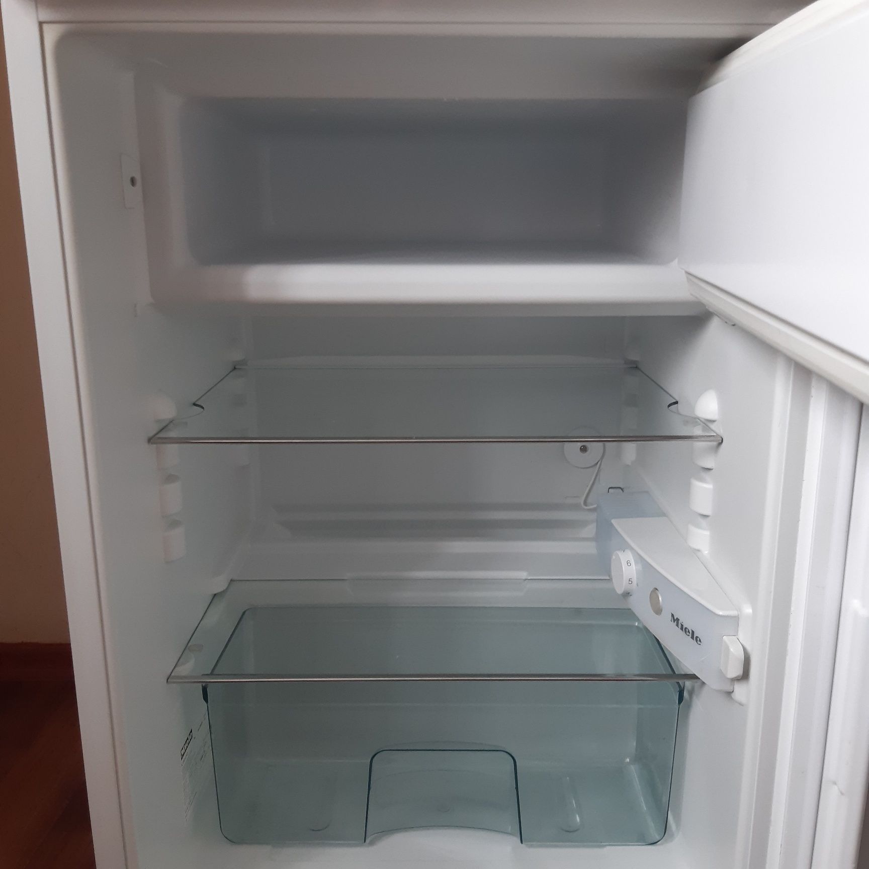 Холодильник Miele, 85 см