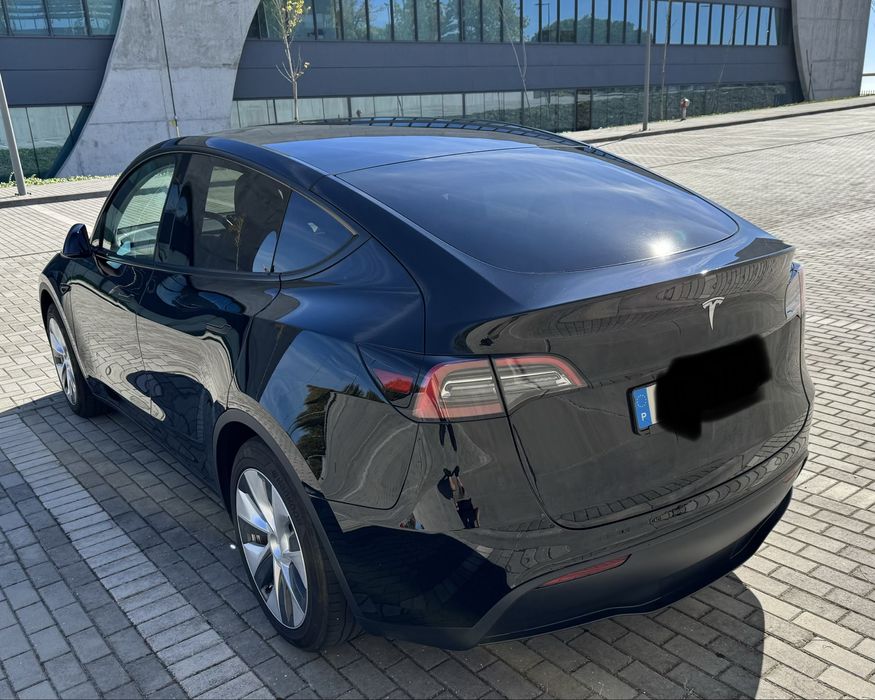 Tesla Model Y RWD