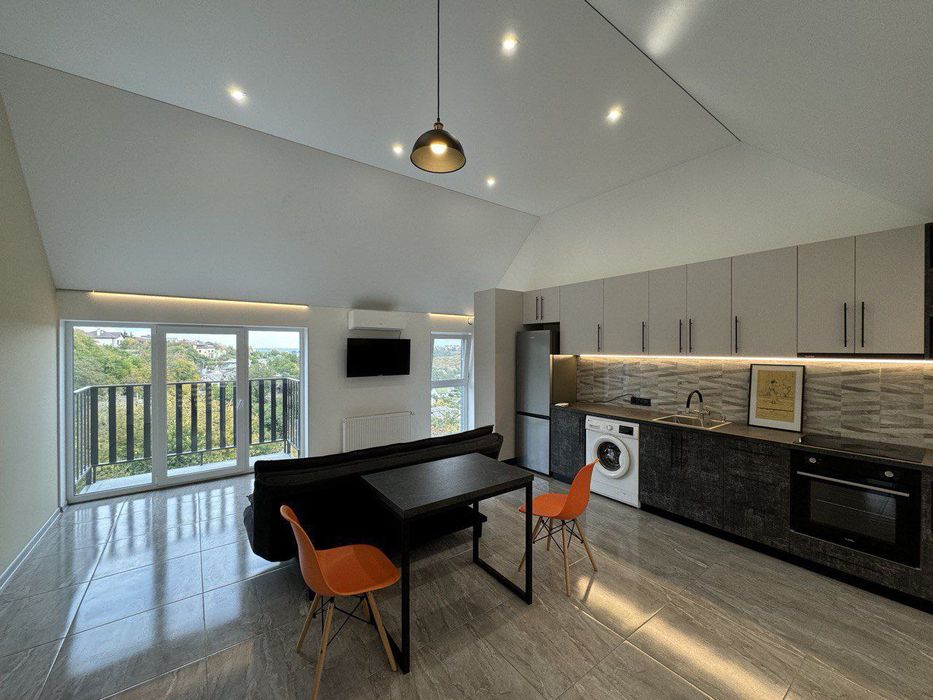 Перша здача. Здається квартира в клубному будинку. Поруч Дафі.