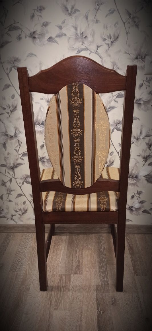 НОВЫЕ мягкие стулья со спинкой на деревянной основе