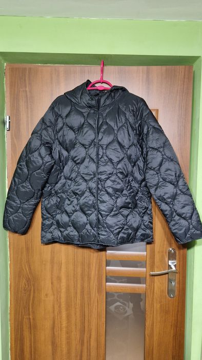 Pikowana kurtka z kapturem czarna rozmiar L