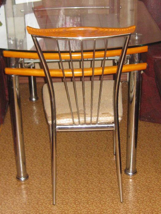 Набор для кухни или гостиной  стол + стулья . Стол-тумба.