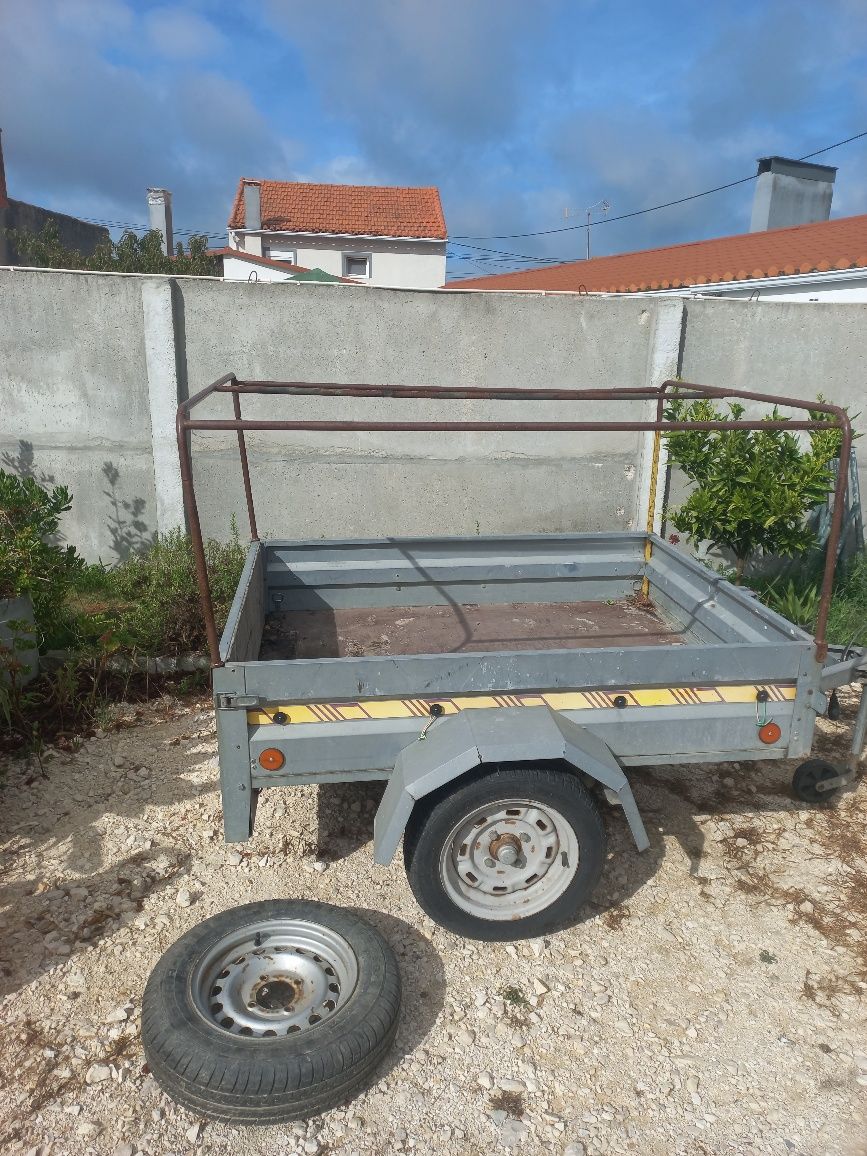 Atrelado com armação e toldo Sorel