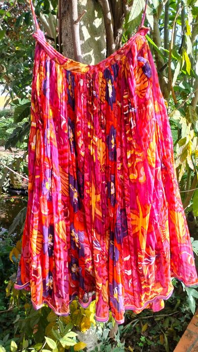 Saia multicolorida em algodão. Tamanho único. Como nova.