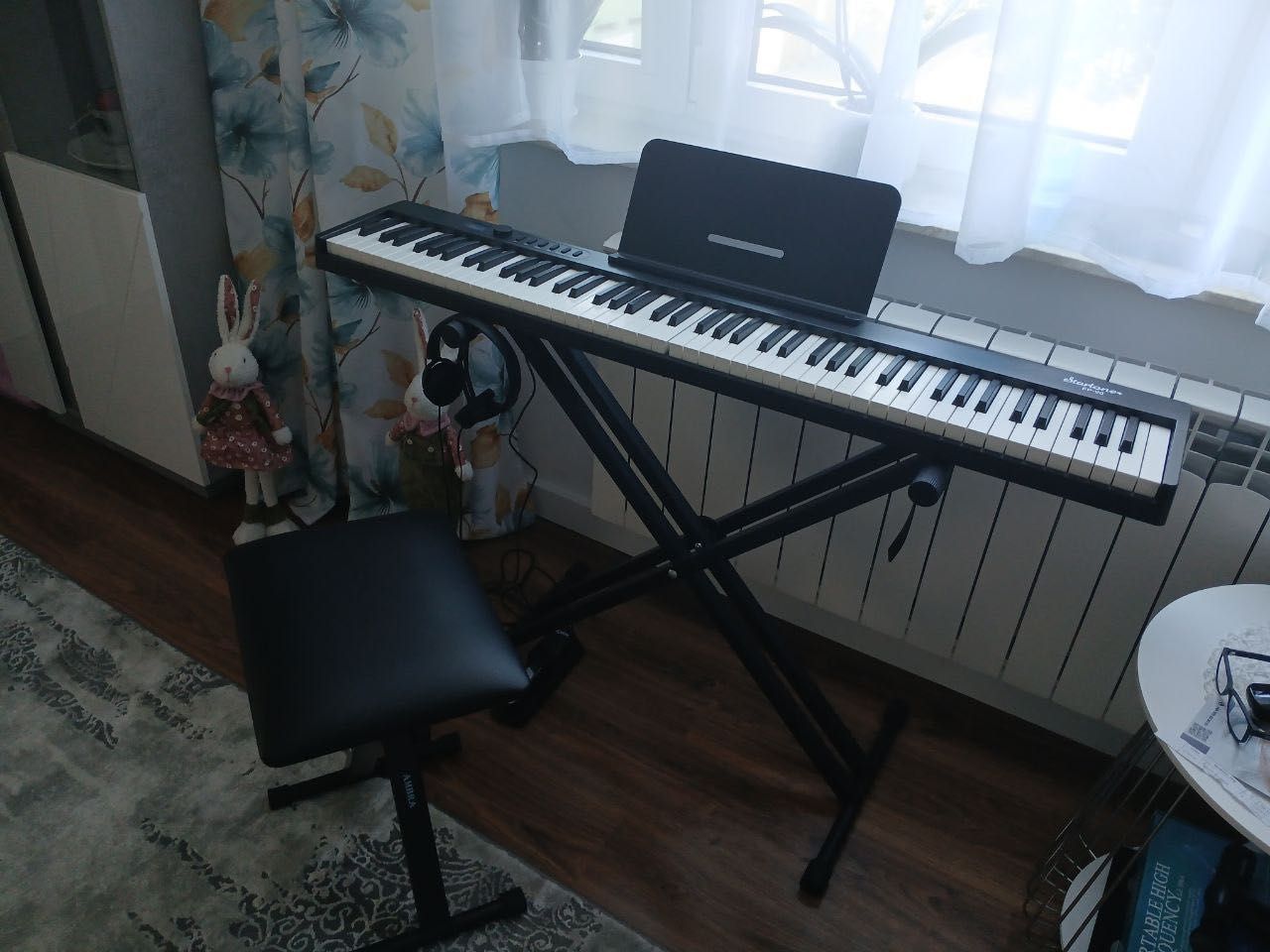 pianino elektryczne ze stojakiem