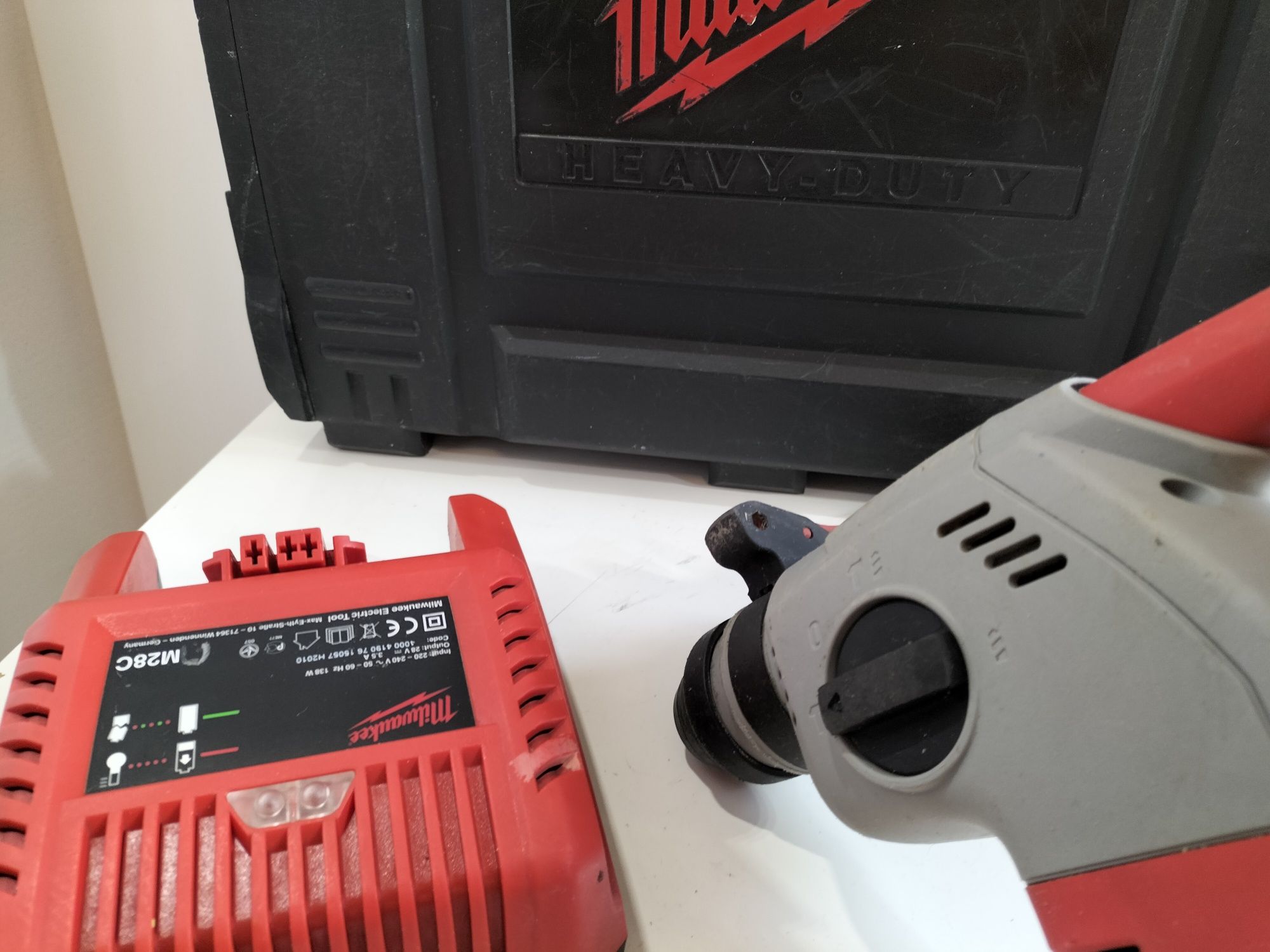 Milwaukee HD 28 H młot młotowiertarka udarowa SDS-plus Aku 28v