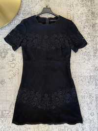 Czarna sukienka zara S haftowana we wzory zamszowa rozkloszowana