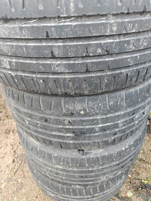 Używany komplet opon 225/55/R17