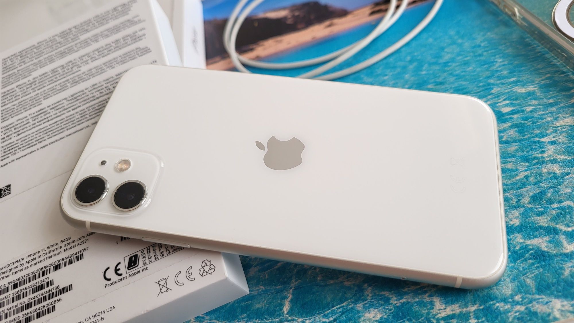 Telefon smarfon iPhone 11  64GB zadbany cały kpl plus akcesoria GRATIS