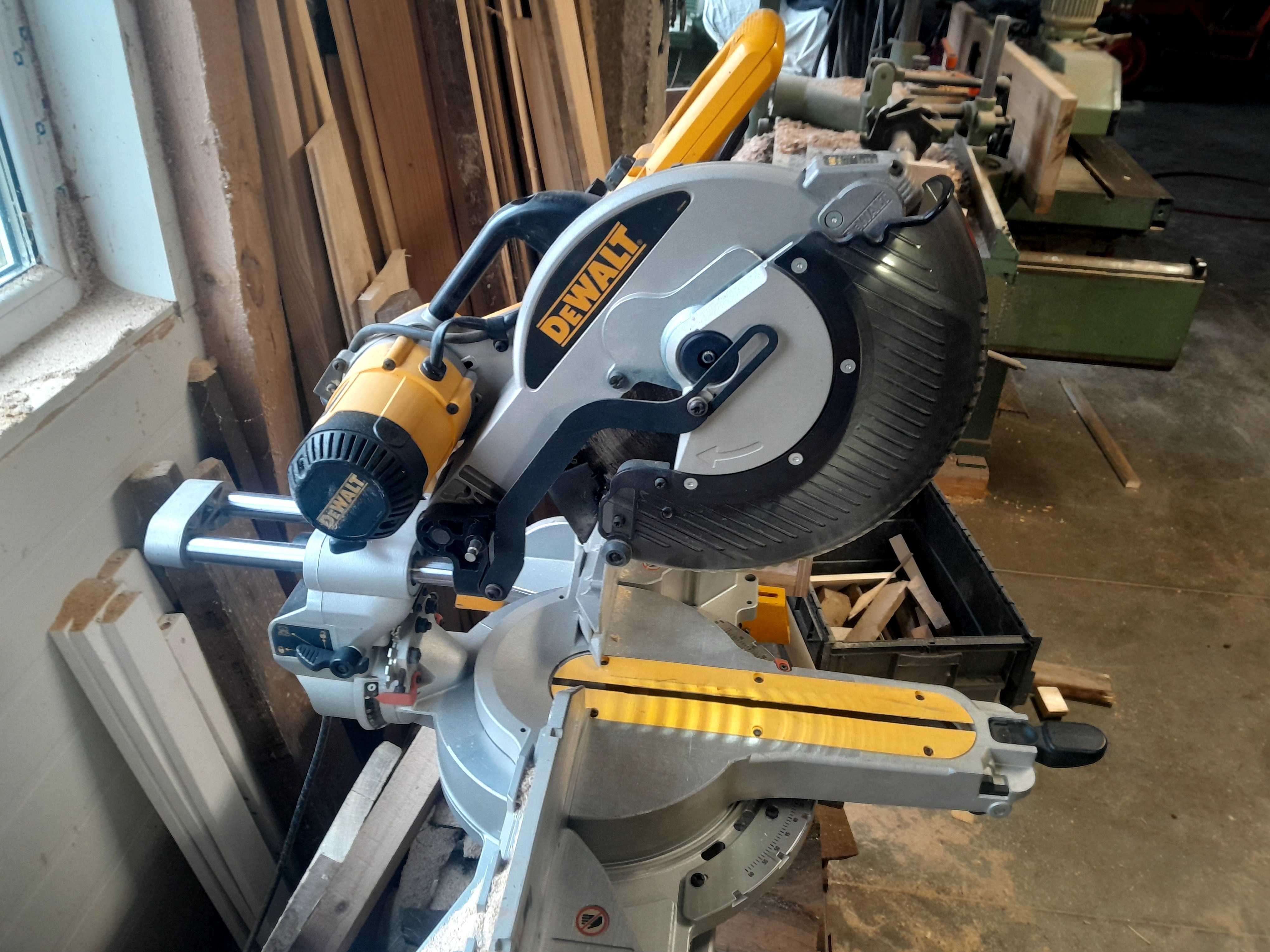 Ukosnica  DEWALT DW718XPS