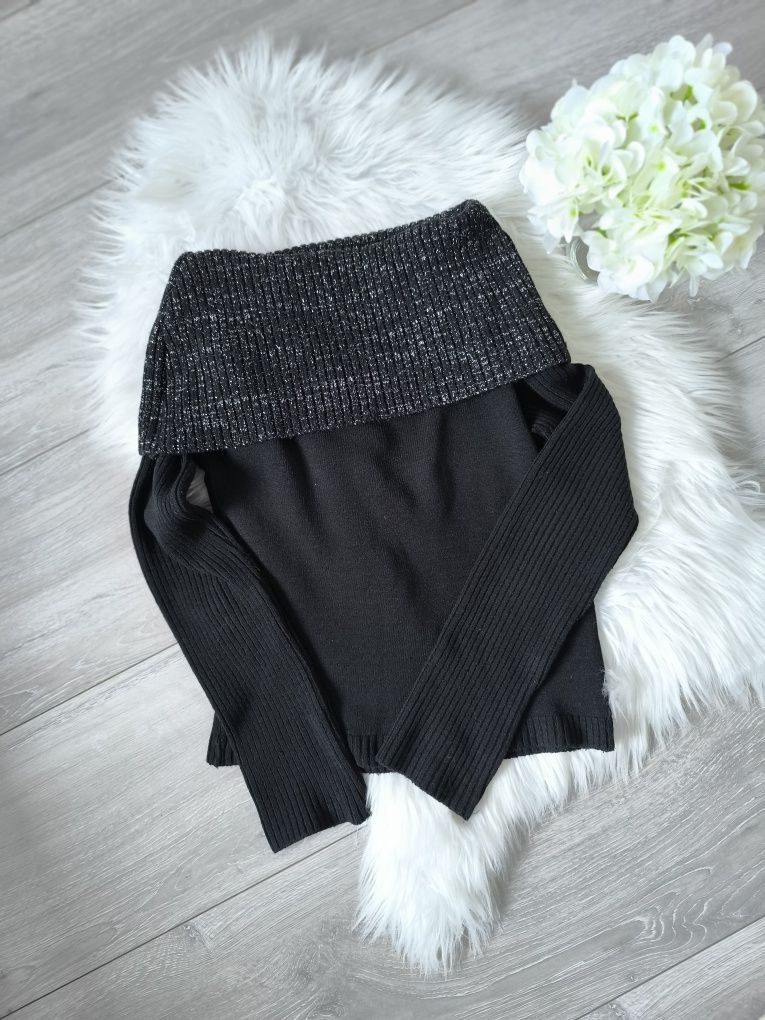 Czarny sweter damski ze srebrną nitką XS 34 S 36 krótki