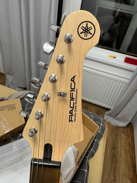 Електро гітара Yamaha Pacifica 012 White + комбік Cort CM15R