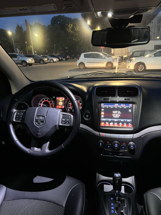 Dodge Journey (CROSSROAD)