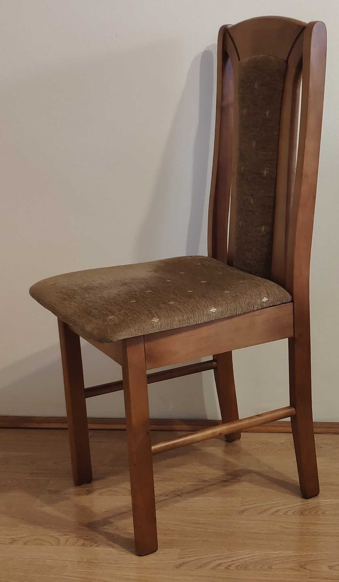 Krzesło drewniane tapicerowane. Krzesła z białymi pokrowcami Gratis