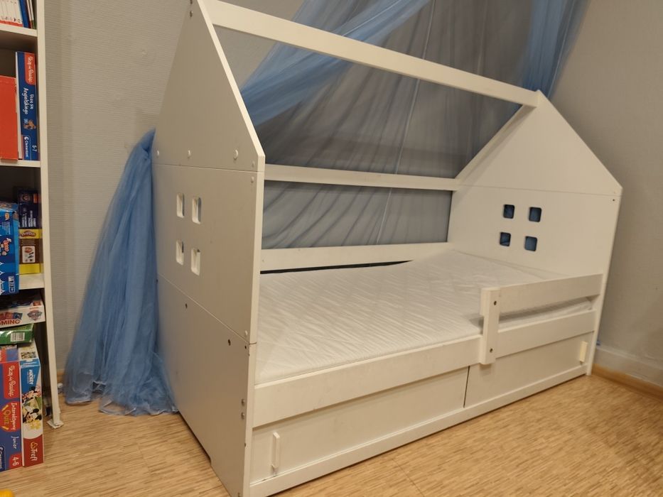 Łóżeczko dziecięce Domek