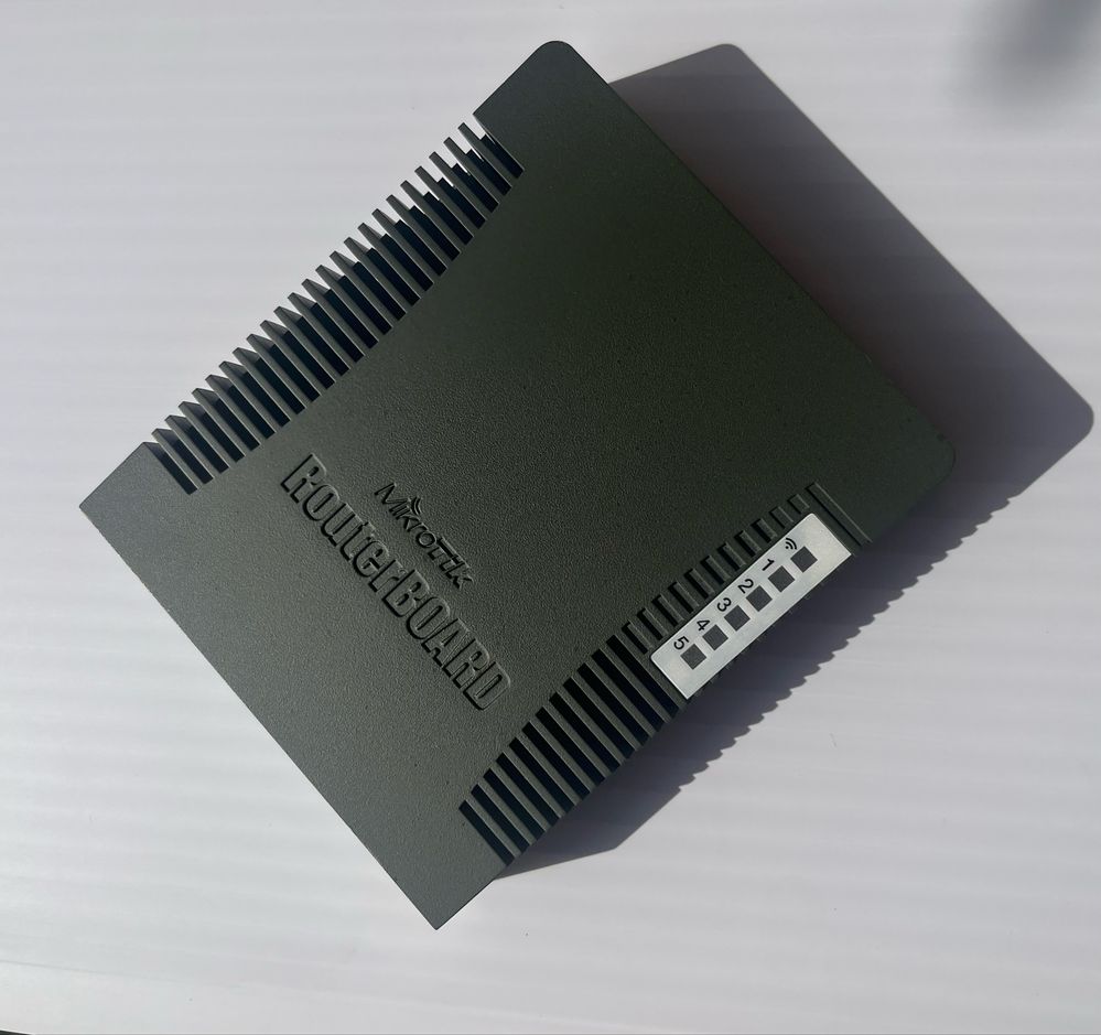 Роутер Mikrotik RB951Ui-2HnD