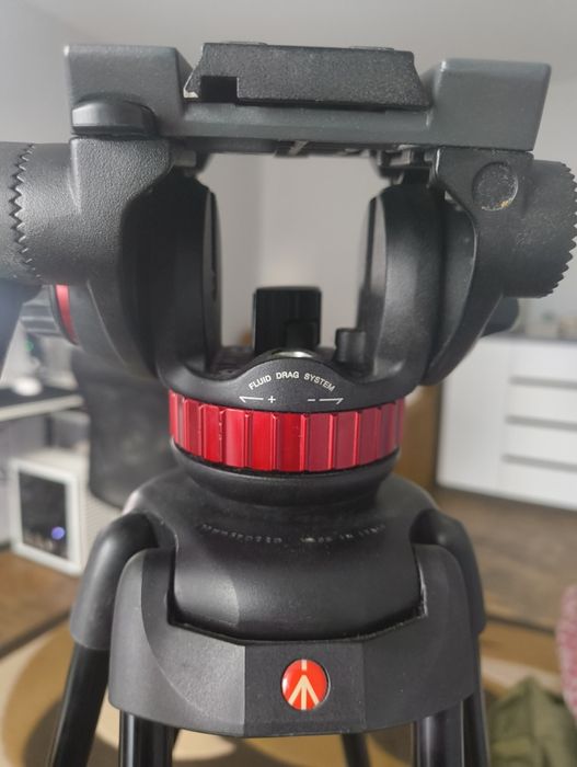 Штатив Manfrotto 546B + голова MVH502A