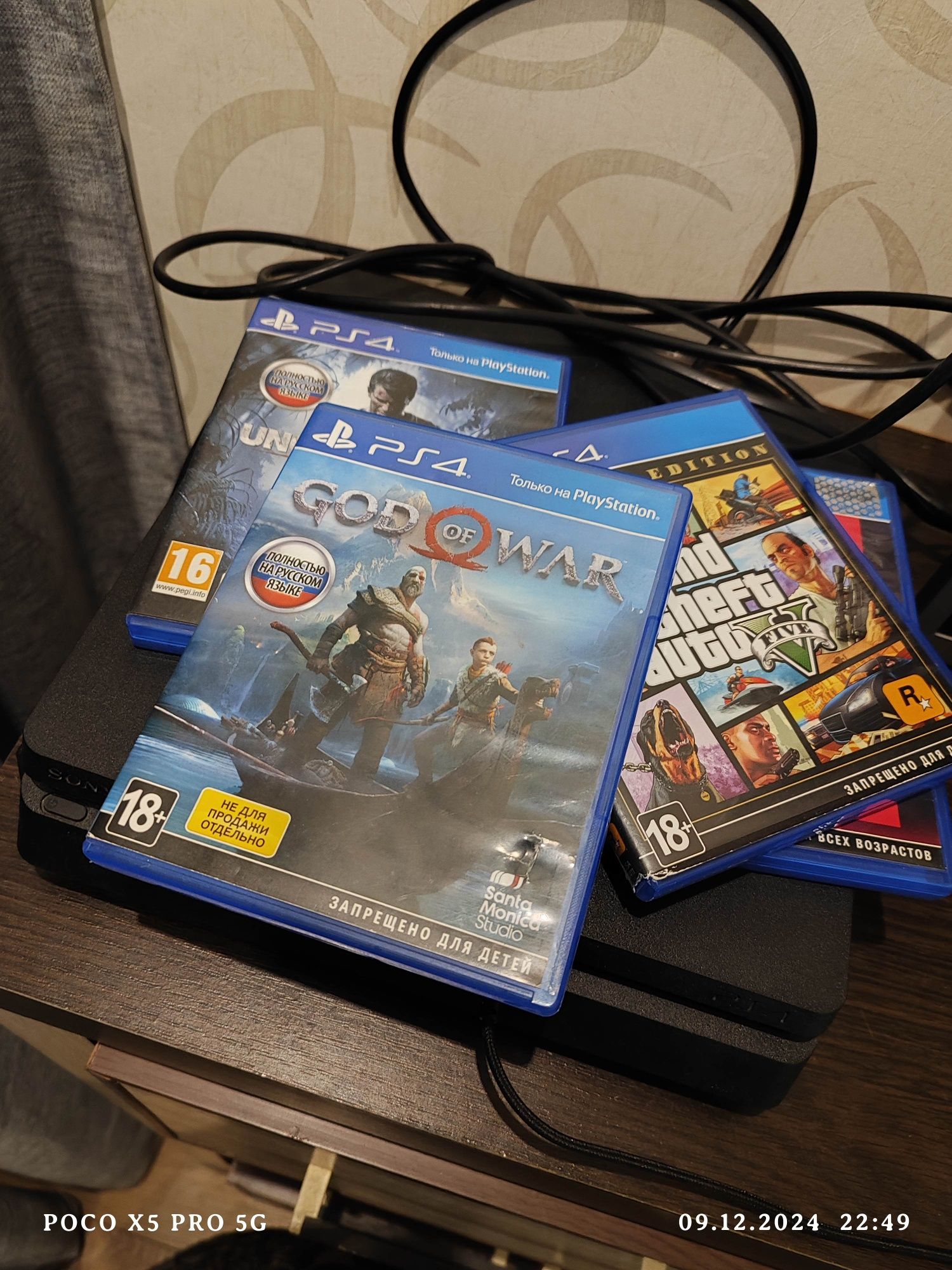 Продаю свою ігрову консось PS 4 slim 512