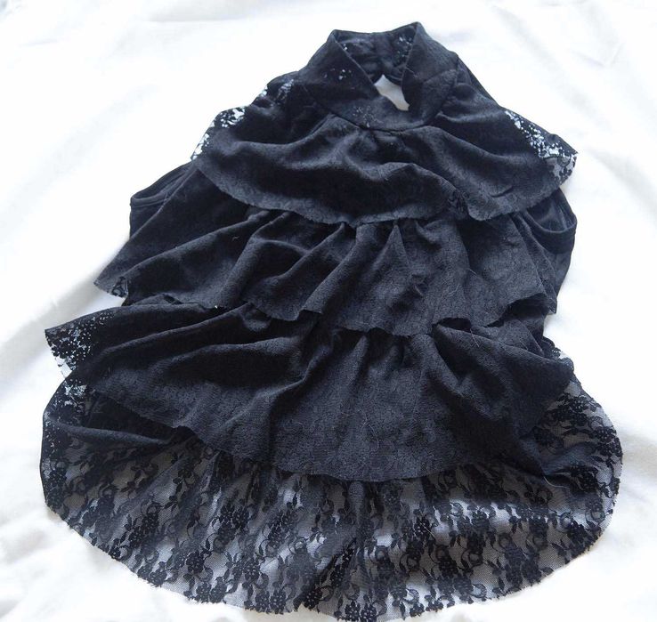 BLusa preta com folhos