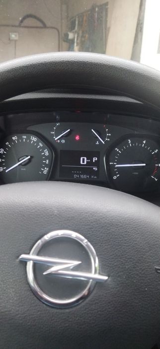 Samochód towarowy, dostawczy Opel Vivaro niski przebieg.